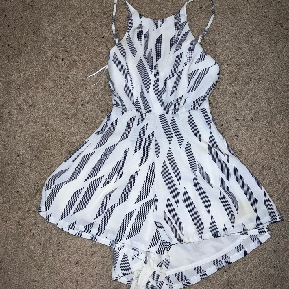 L’atiste Romper w Open Back